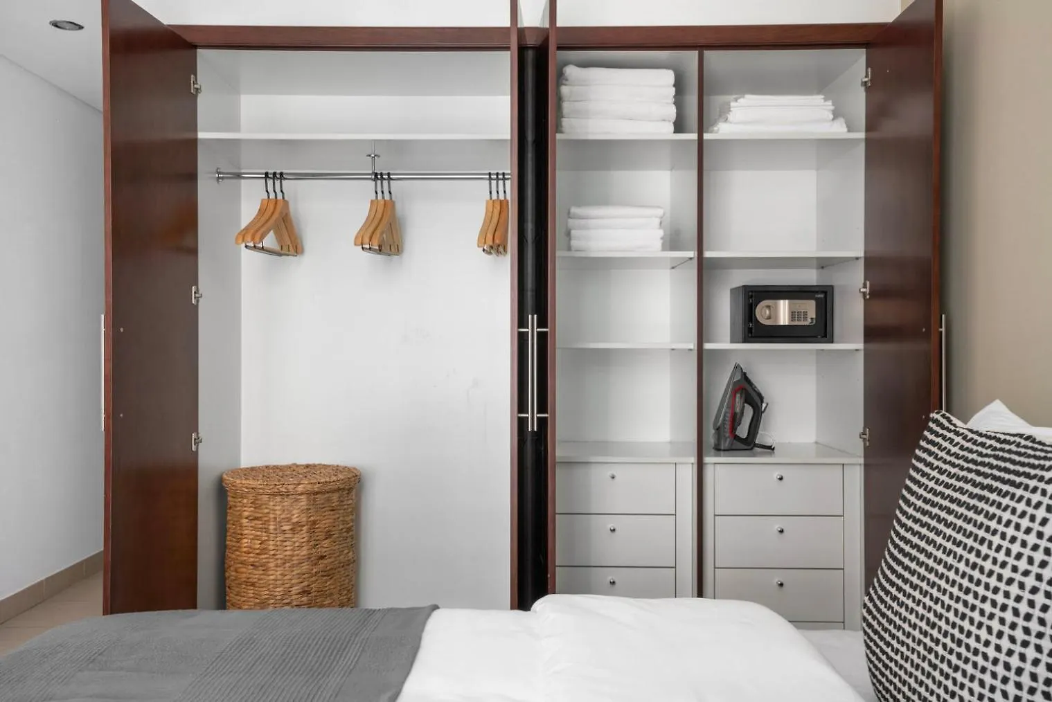 Apartamento Blueground Burj Views A Sauna Game Room Dxb-1386 Dubái